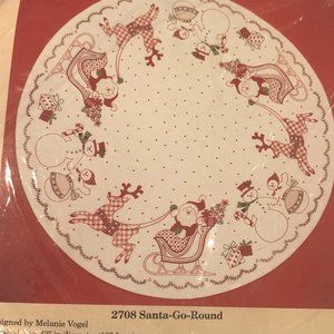 Creative Circle Vintage 1988 Needlecraft Kit Santa Go Round Tree Skirt Table Cov